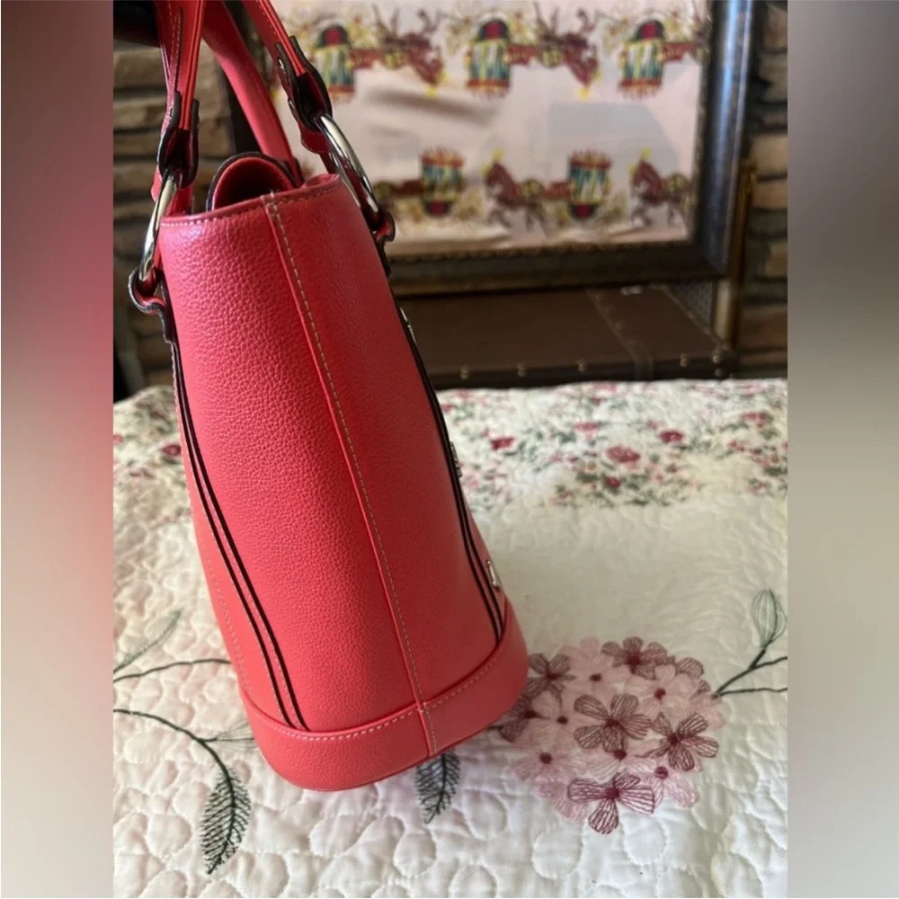 MCM BUCKET SATCHEL In Excellent Used Condition.   Absolutely Beautiful Firey Red